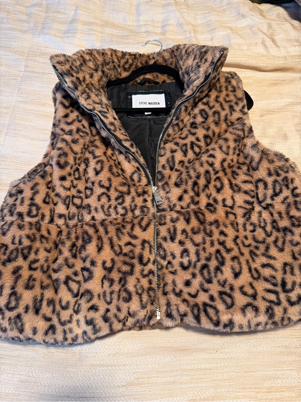 Steve Madden women’s leopard Print Faux Fur Vest - Brown